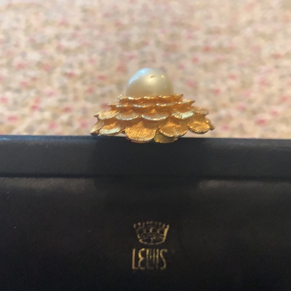 VINTAGE LEWIS BLACK SATIN CLUTCH HANDBAG/GOLD-PEARL JEWELED CLASP:ACCESSORIES - Picture 7 of 9